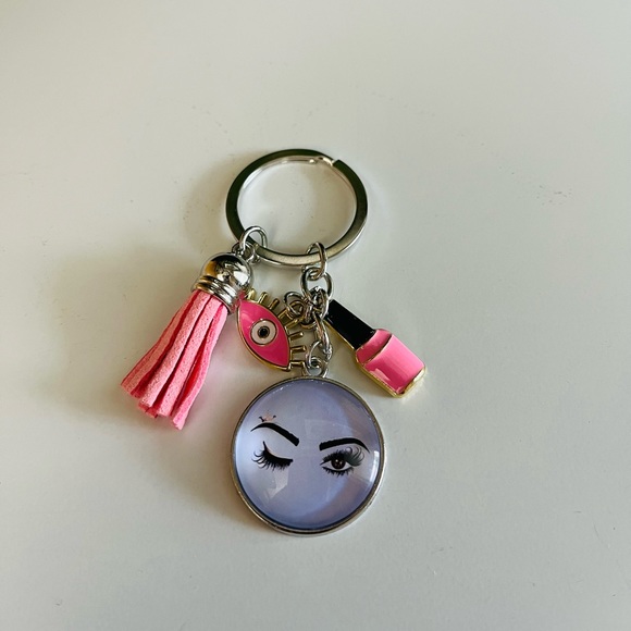 ❌❌SOLD❌❌💥Lot of 3💥Keychains tassel nail polish eye mascara makeup crown red blue - Picture 5 of 11